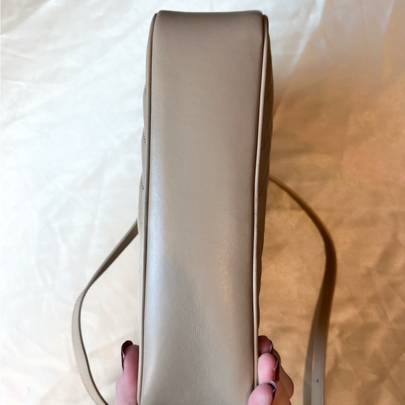 💞💞SOLD💞💞Yves Saint Laurent Beige Lou Camera Bag - Picture 6 of 10